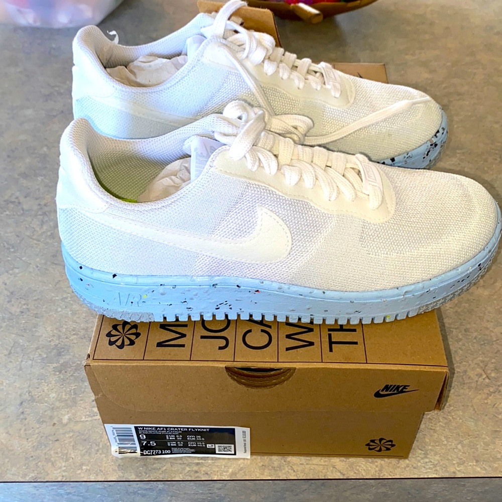 Brand new with tags Nike Air Force 1 FlyKnit sneakers Size 9